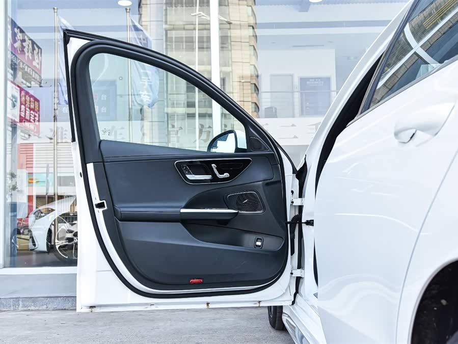 Mercedes-Benz C Class 2023 car image #12