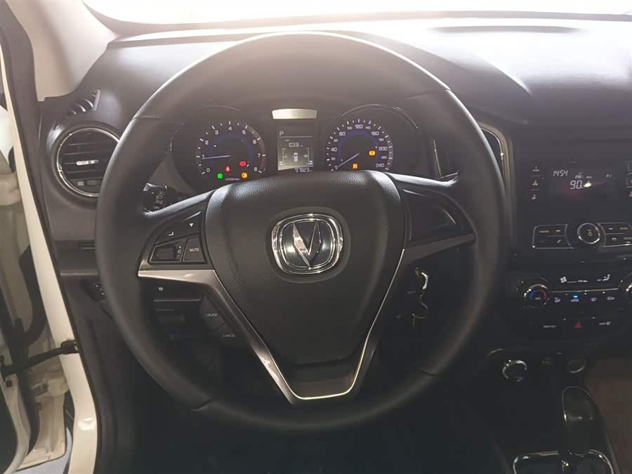 Changan CS15 2017 изображение автомобиля #12