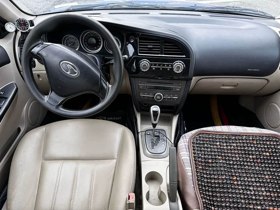 Soueast V3 Lingyue 2012 car image #12