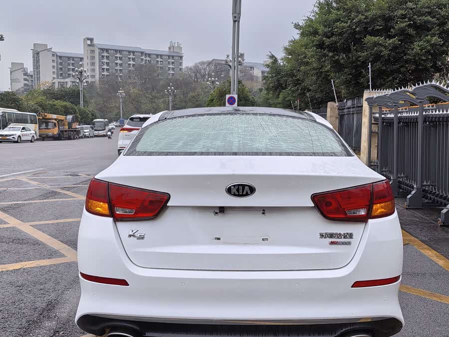 Kia K5 2015 car image #12