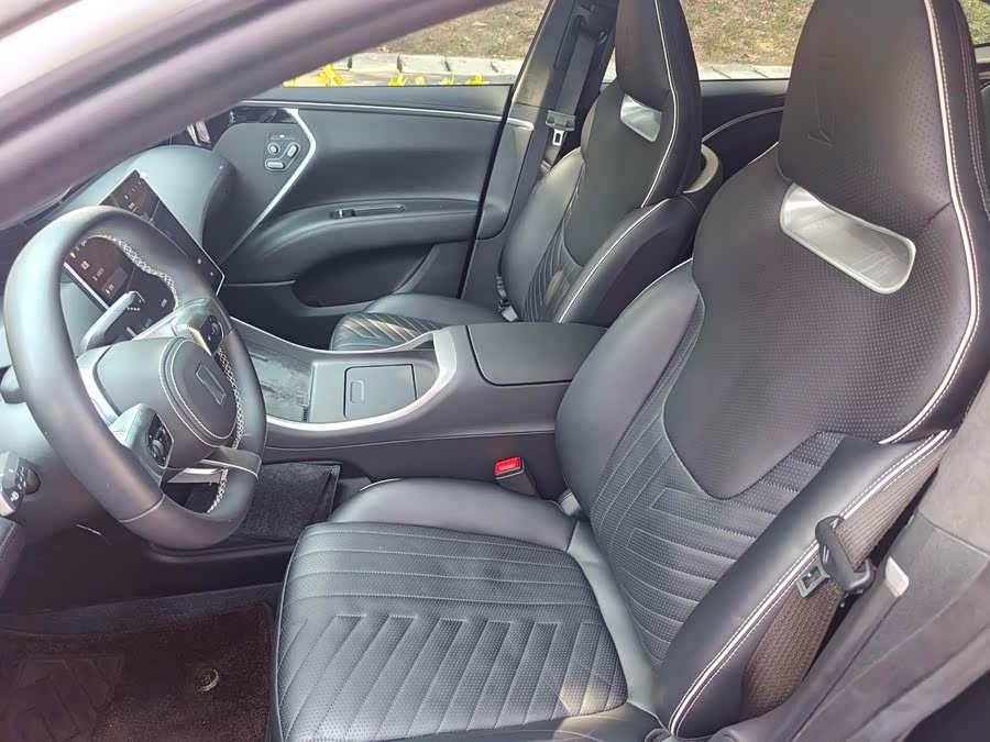 Avatr 11 2023 car image #12