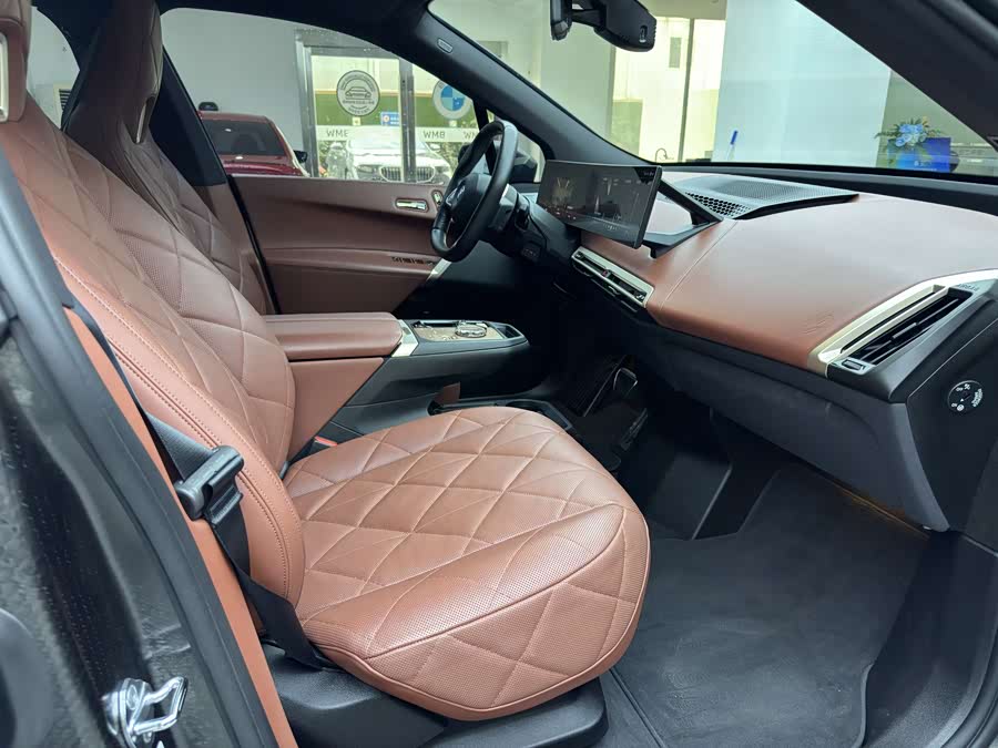 BMW iX M60 2025 car image #12