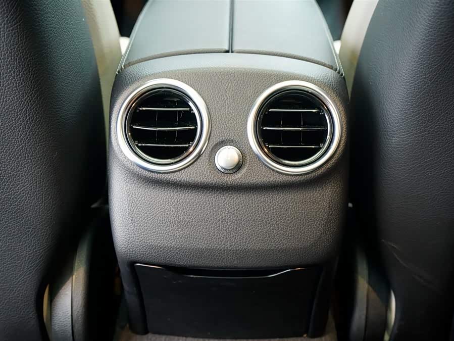 Mercedes-Benz C Class 2015 car image #12