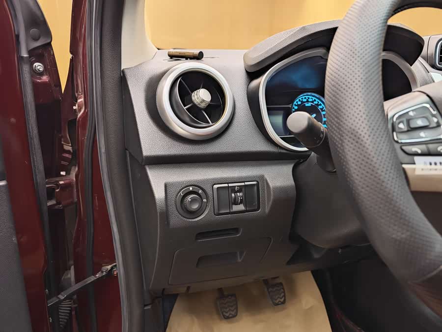 SWM斯威汽车 SWM斯威X3 2019 汽车图片 #12