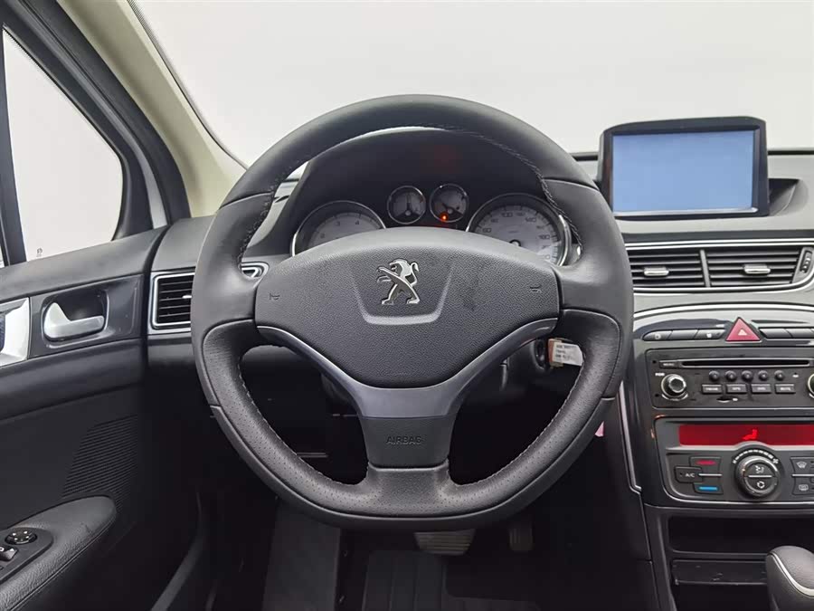 Peugeot 308 2015 car image #12