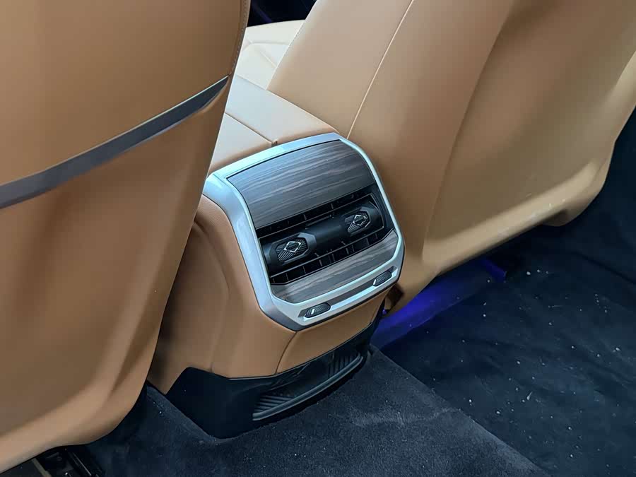 BMW i7 2023 #12 BMW i7 2023 car image #12