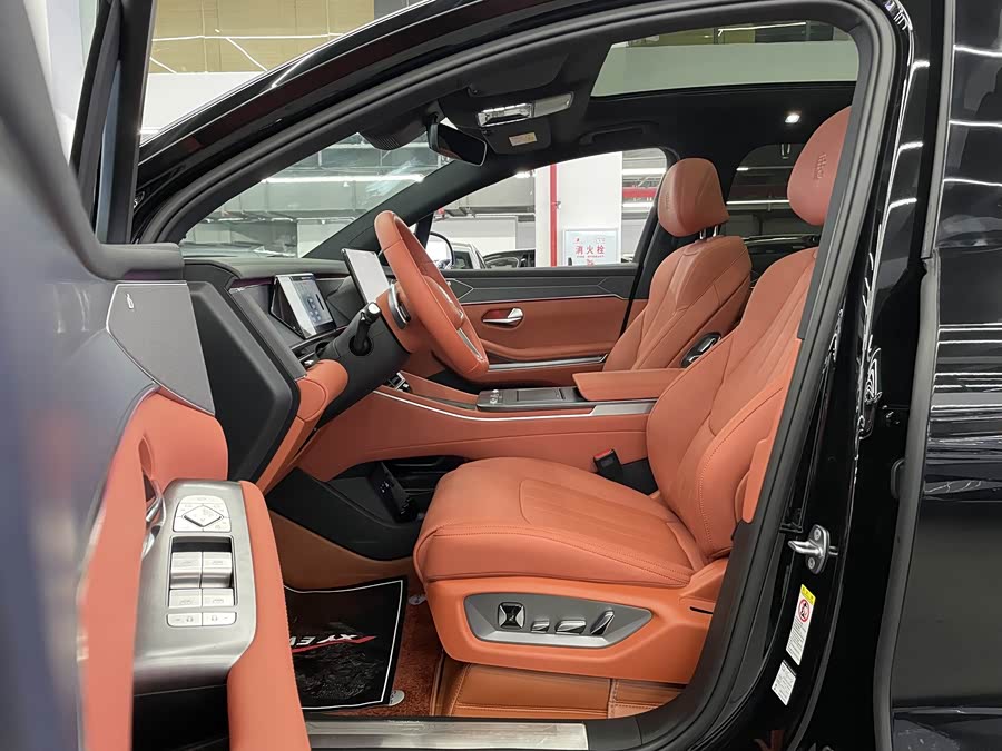 BYD Tang L 2025 immagine di auto #12