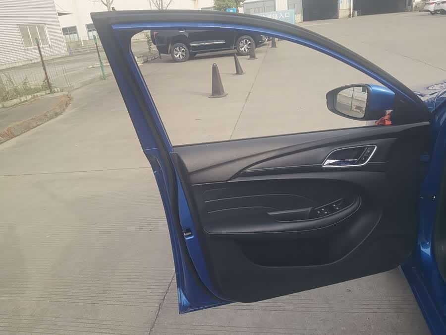 Roewe i5 2019 car image #12