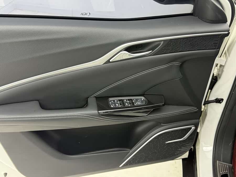 哪吒汽车 哪吒U 2022 汽车图片 #12