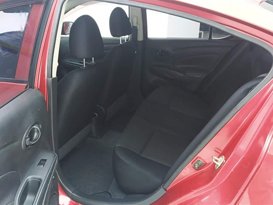 Nissan Sunny 2011 car image #12