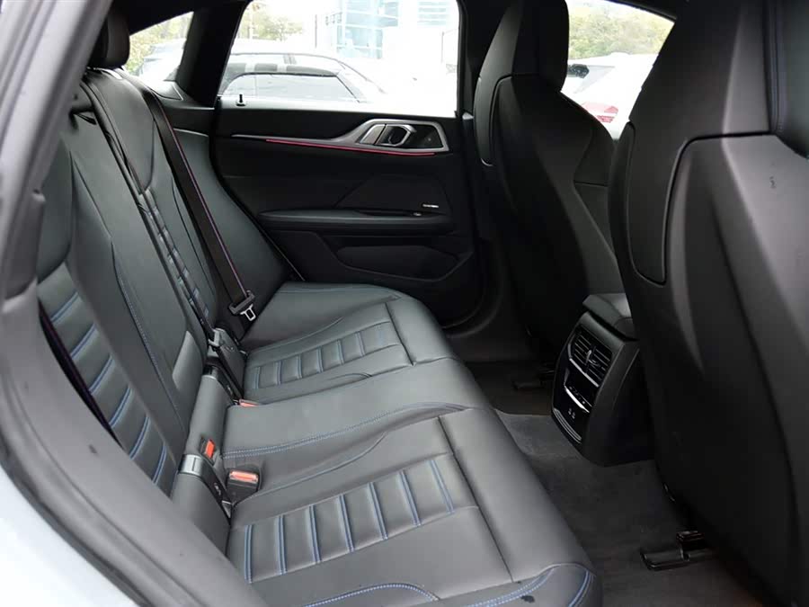 BMW i4 2024 car image #12