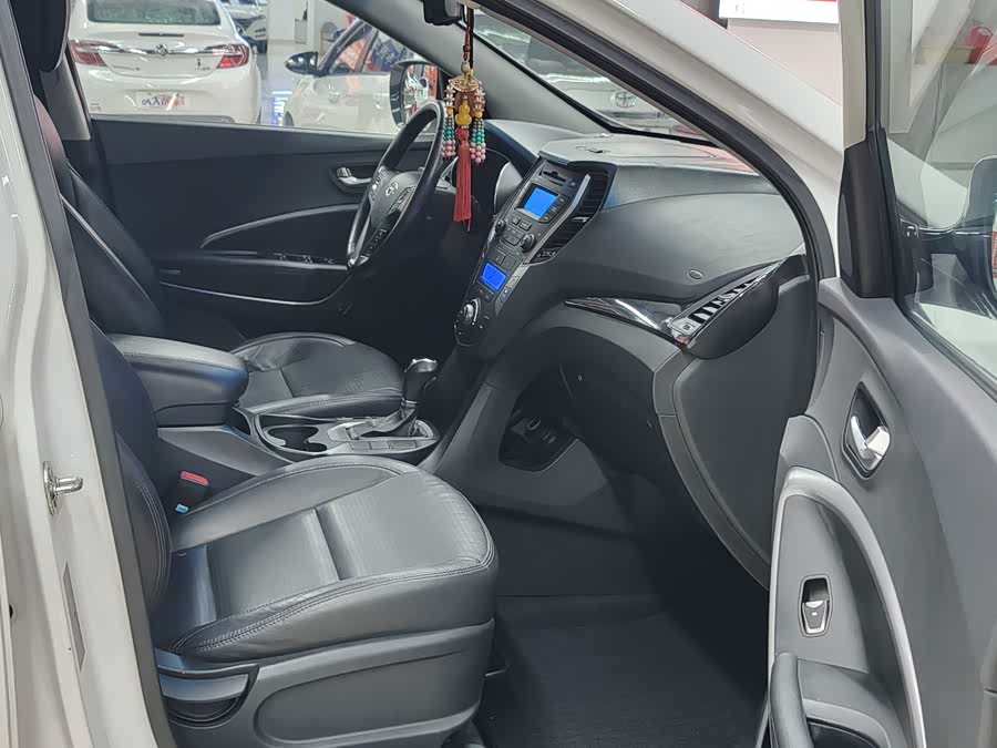 Hyundai Santa Fe 2013 car image #12