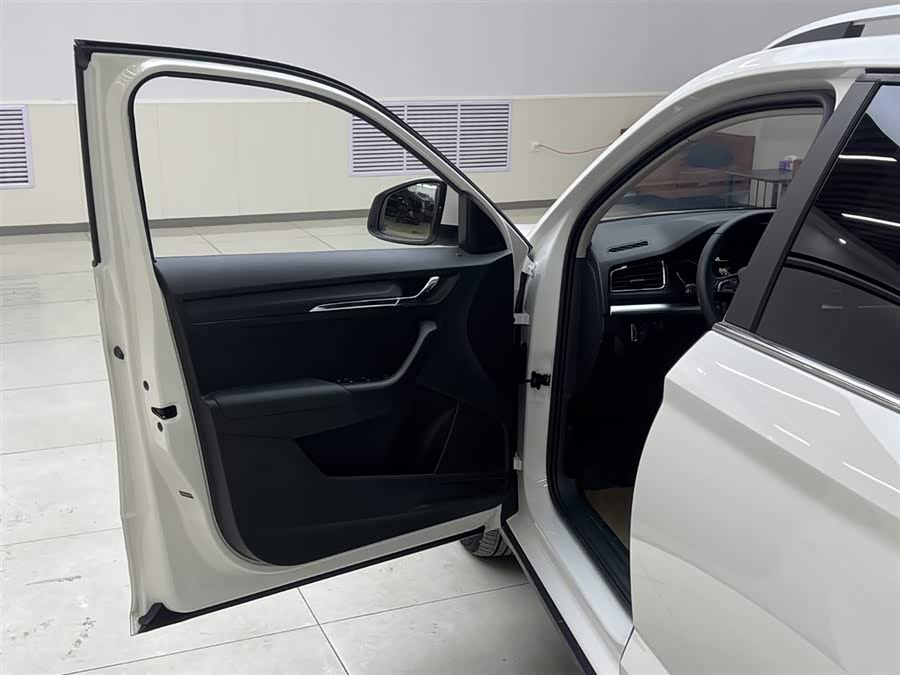 Skoda Kamiq 2022 изображение автомобиля #12