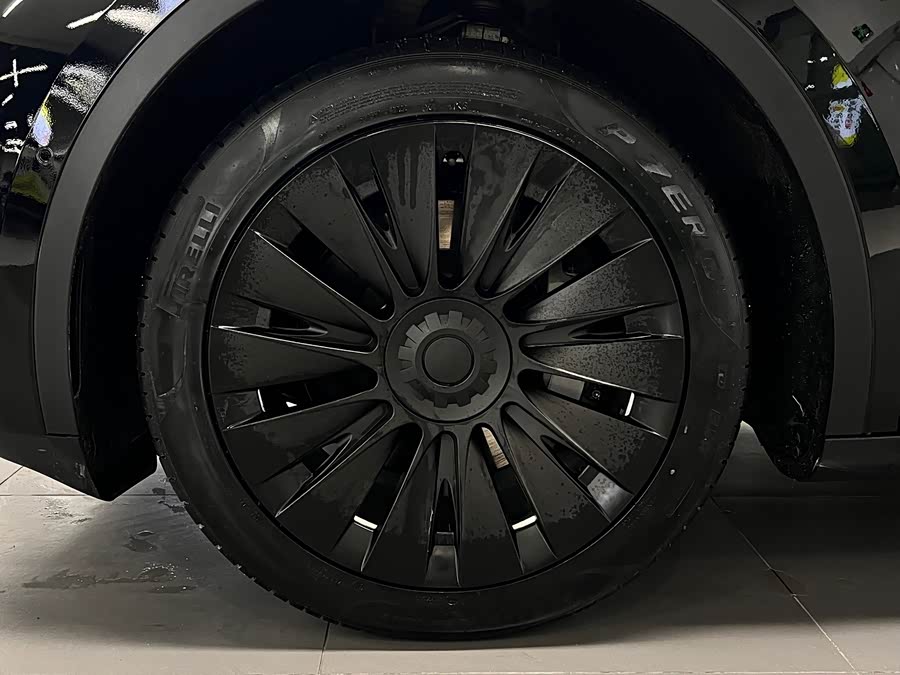 Tesla Model Y 2022 car image #12
