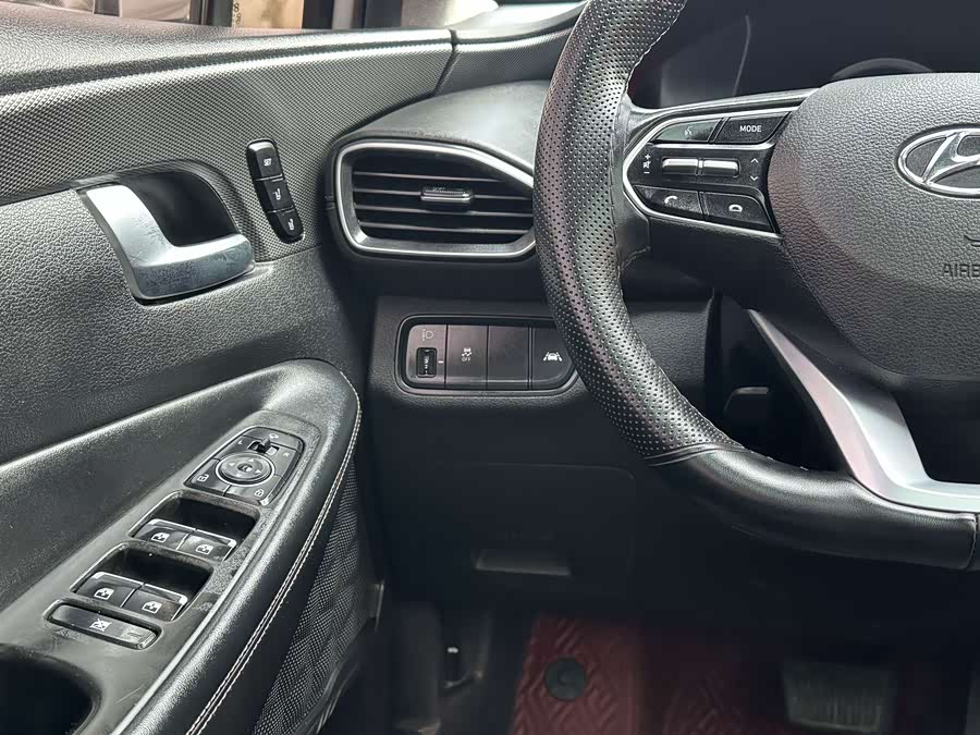 Hyundai Santa Fe 2020 car image #12