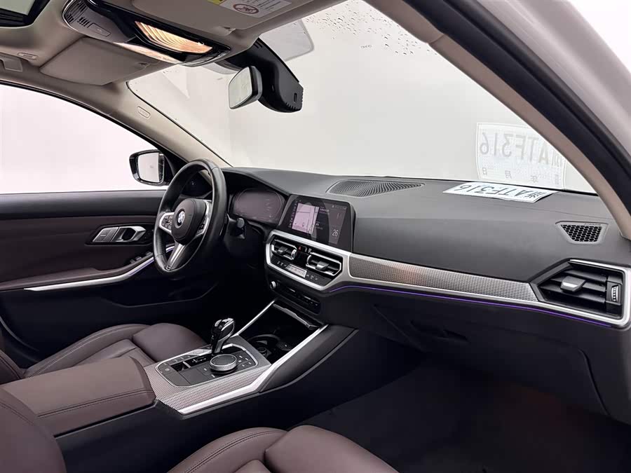 BMW 3 Series 2019 car image #12