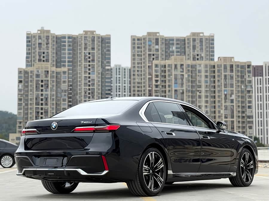 BMW 7 Series 2025 car image #12