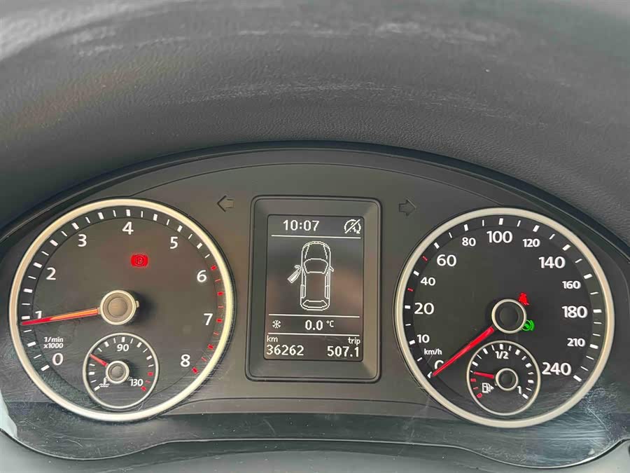 Volkswagen Tiguan 2018 car image #12