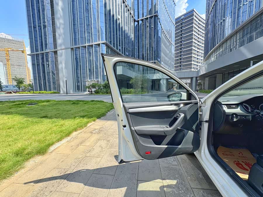 Skoda Octavia 2022 car image #12