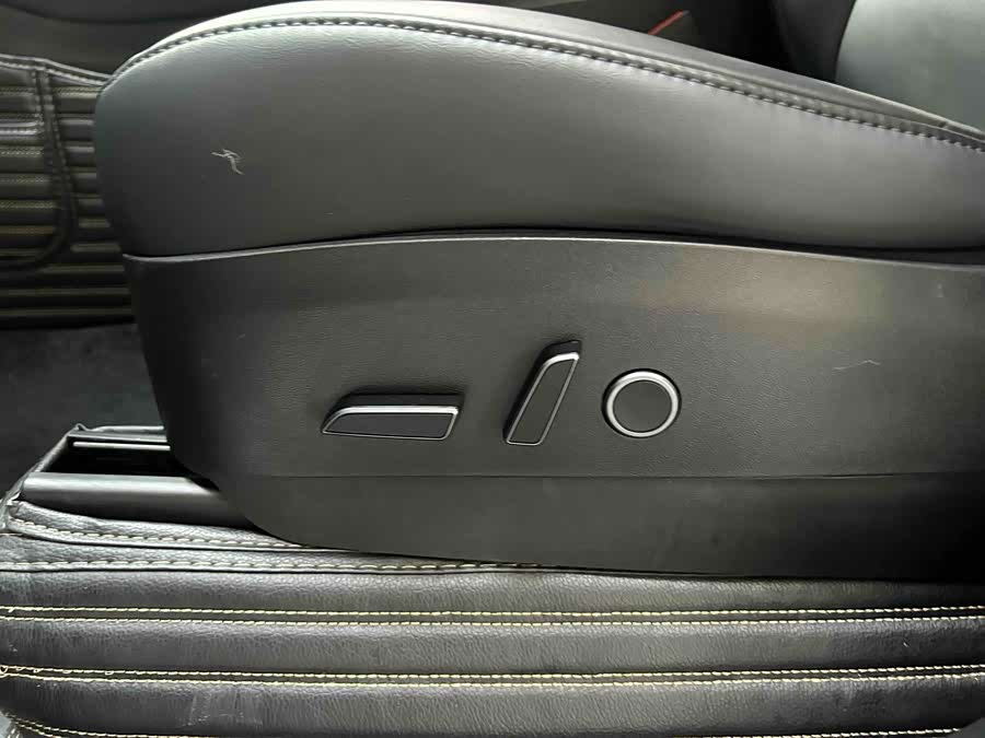 Tesla Model Y 2021 car image #12