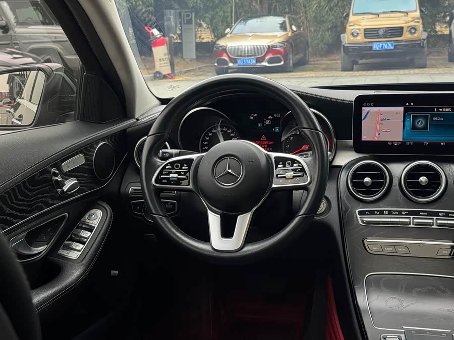 Mercedes-Benz C Class 2018 immagine di auto #12