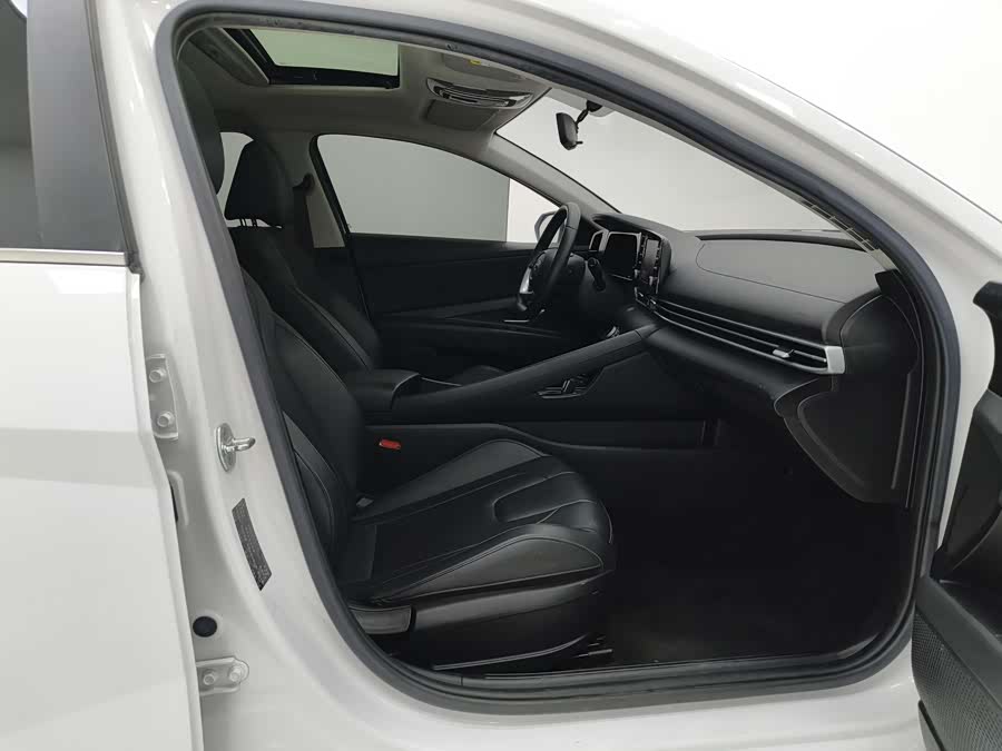 Hyundai Elantra 2022 car image #12