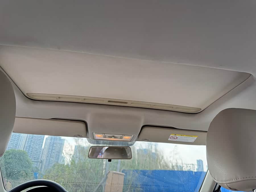 Skoda Rapid 2015 car image #12