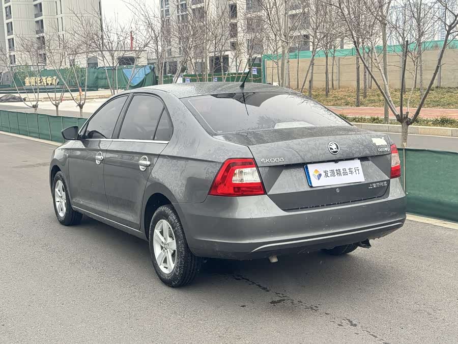 Skoda Rapid 2016 car image #12