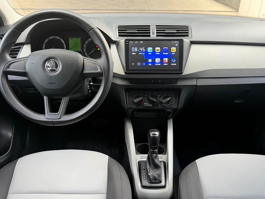 Skoda Fabia 2018 صورة سيارة #12