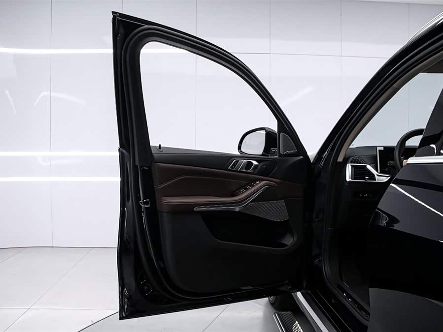 BMW X5 2024 car image #12