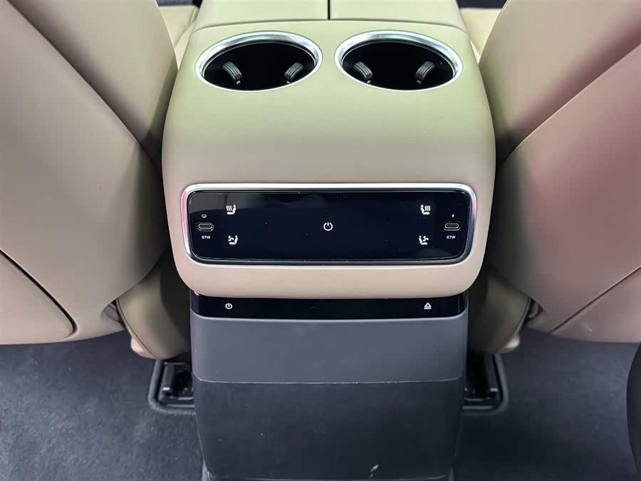 Li L9 2025 image de voiture #12