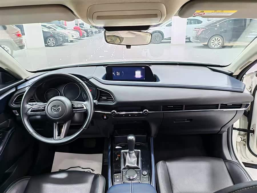 Mazda CX-30 2023 immagine di auto #12