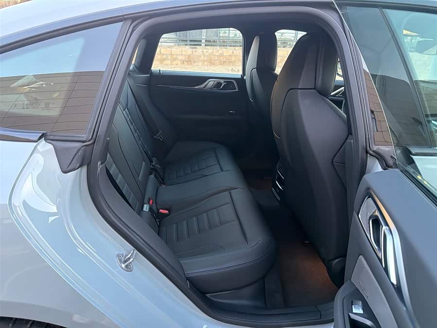 BMW i4 car image #12