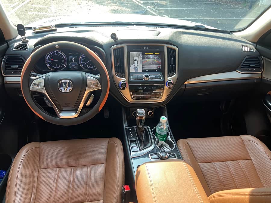 Changan CS95 2018 صورة سيارة #12