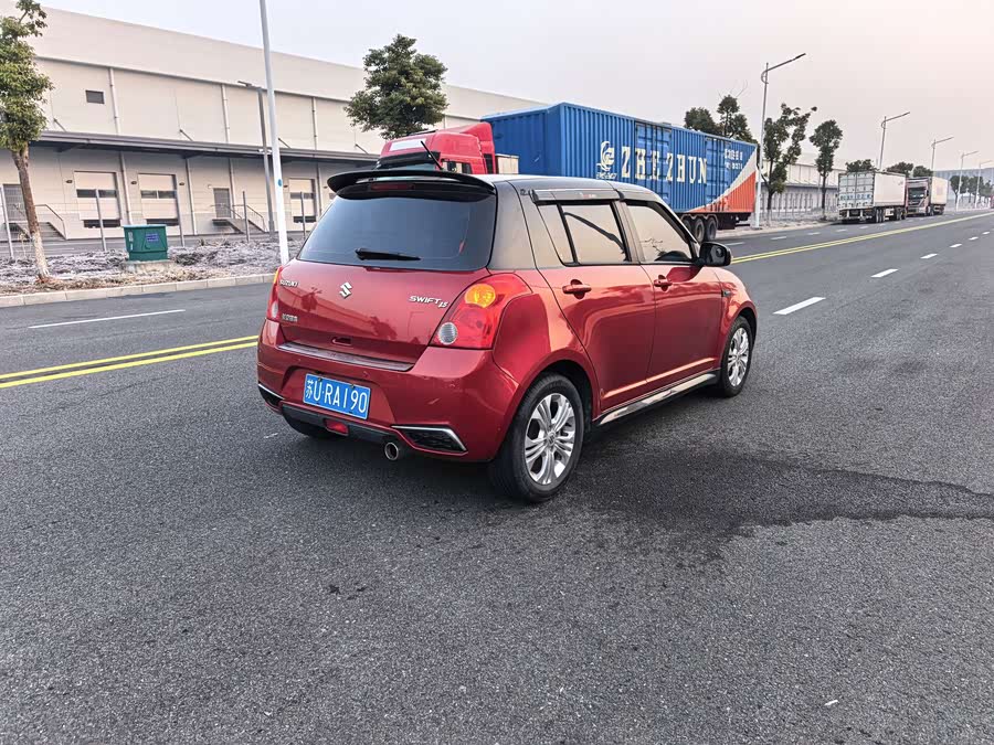 Suzuki Swift 2015 car image #12