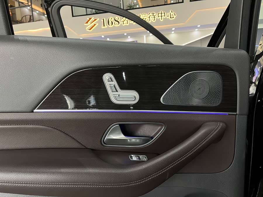 Mercedes-Benz GLE Class 2020 car image #12