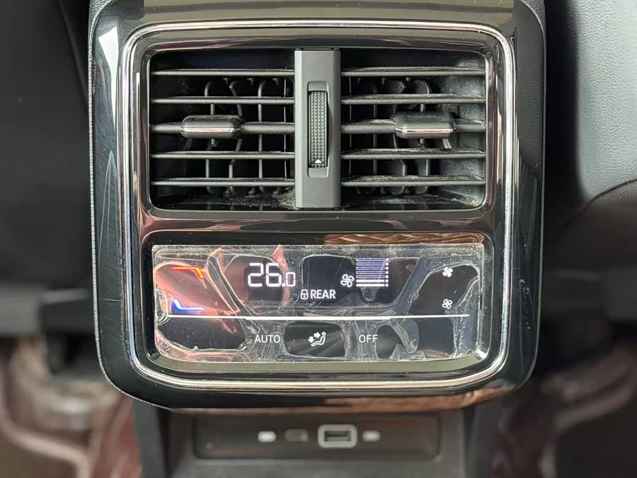 Volkswagen Passat 2023 car image #12