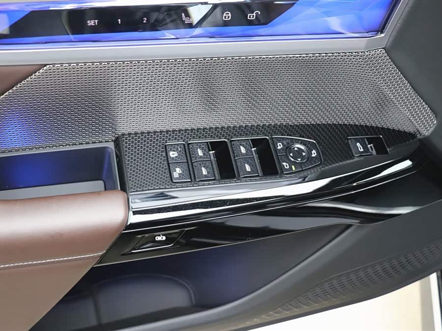 BMW 7 Series 2024 car image #12