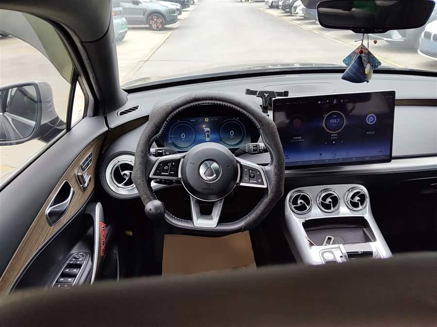 Denza X 2022 car image #12