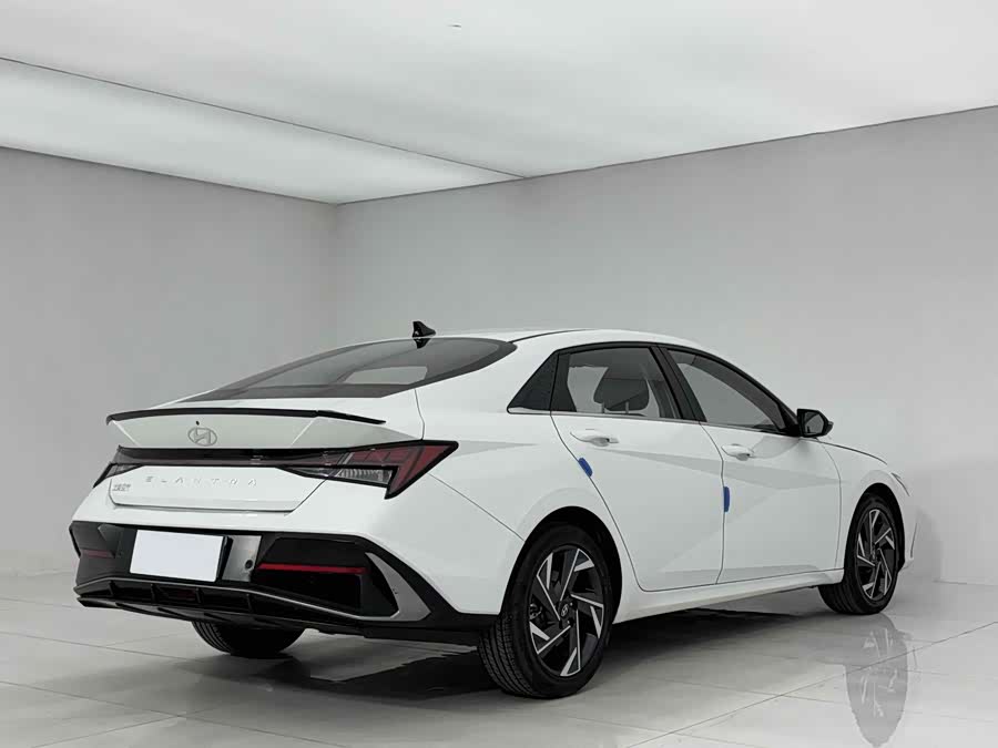 Hyundai Elantra 2023 car image #12