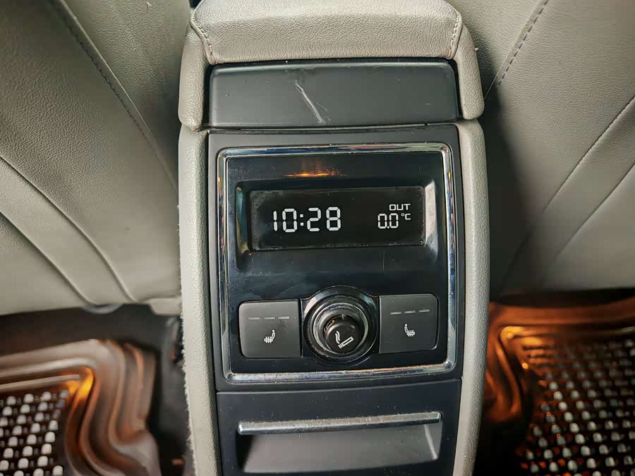 Skoda Superb 2012 صورة سيارة #12