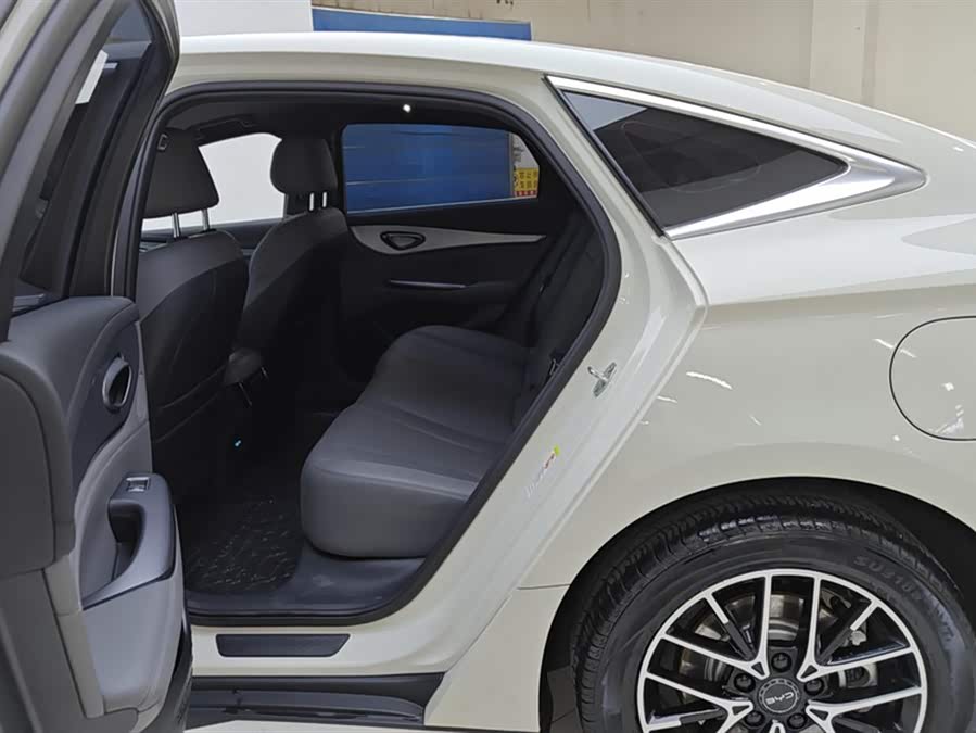 BYD Seal 07 DM-i 2025 immagine di auto #12