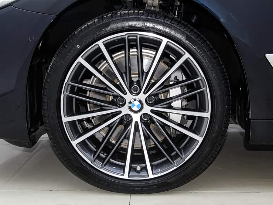 BMW 5 Series 2023 car image #12