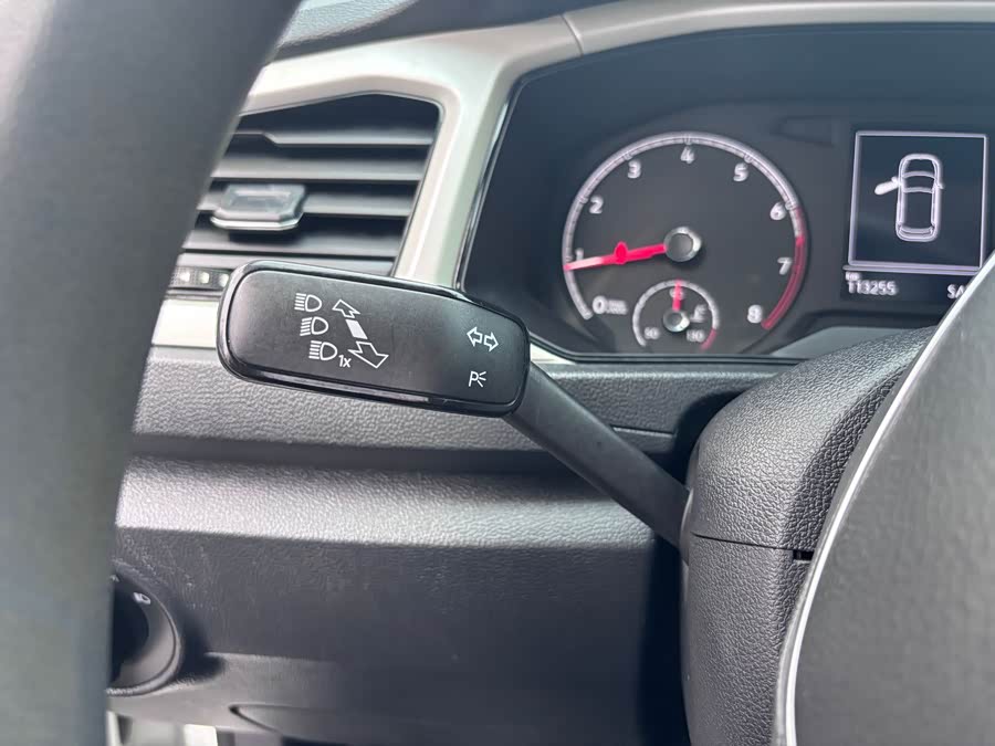 Volkswagen T-Roc 2019 car image #12