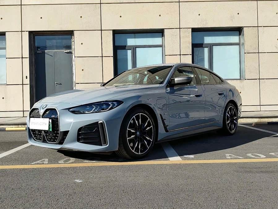 BMW i4 2025 car image #12