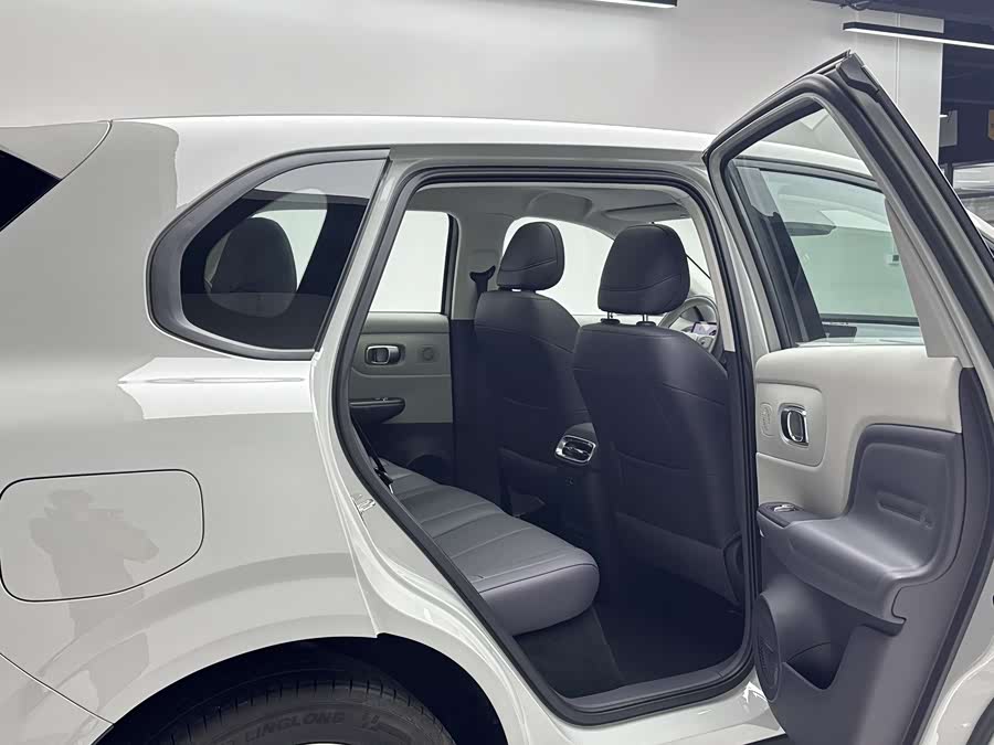 零跑汽车 零跑B10 2025 汽车图片 #12