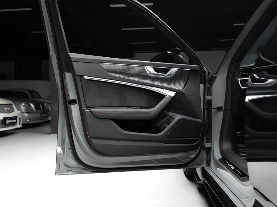 Audi RS 6 2021 immagine di auto #12