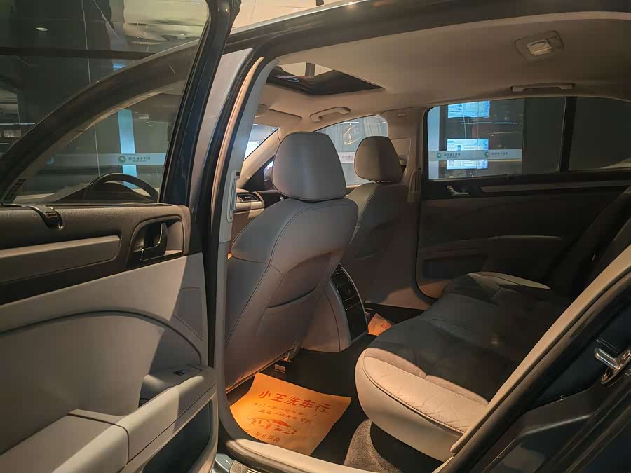 Skoda Superb 2010 car image #12