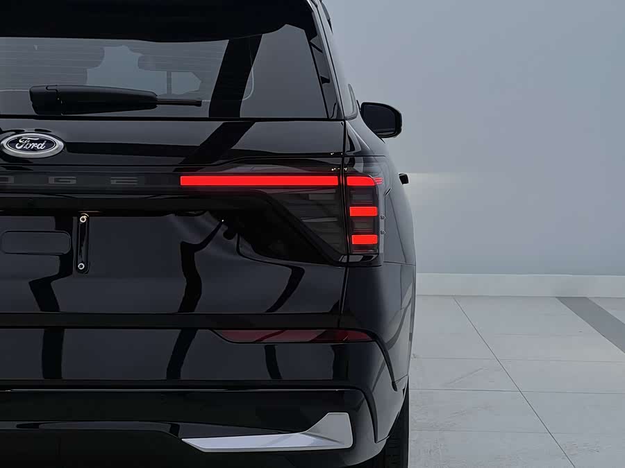 Ford Edge 2025 car image #12