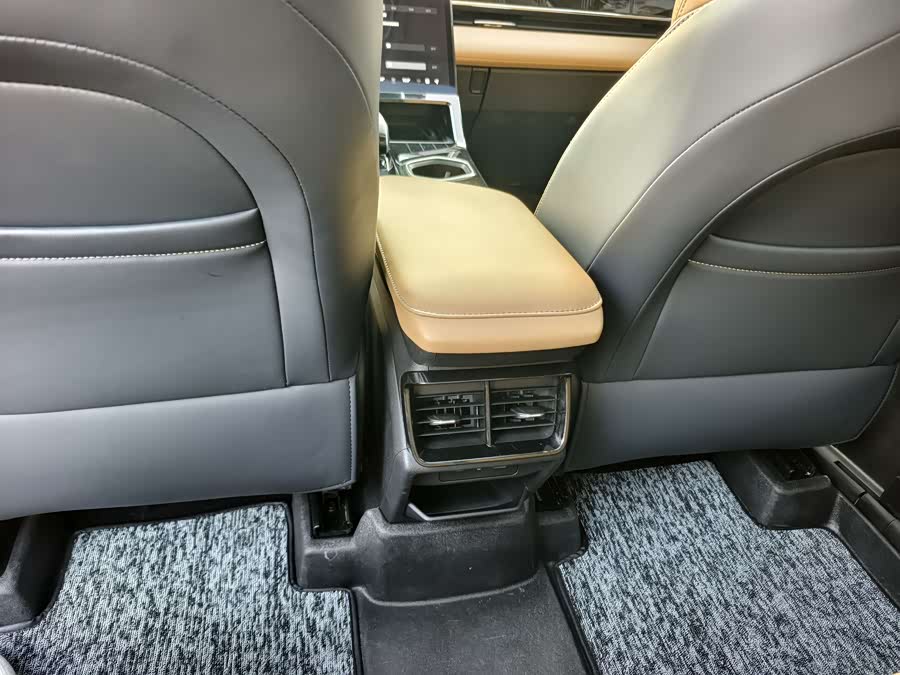GEELY Boyue L 2022 car image #12